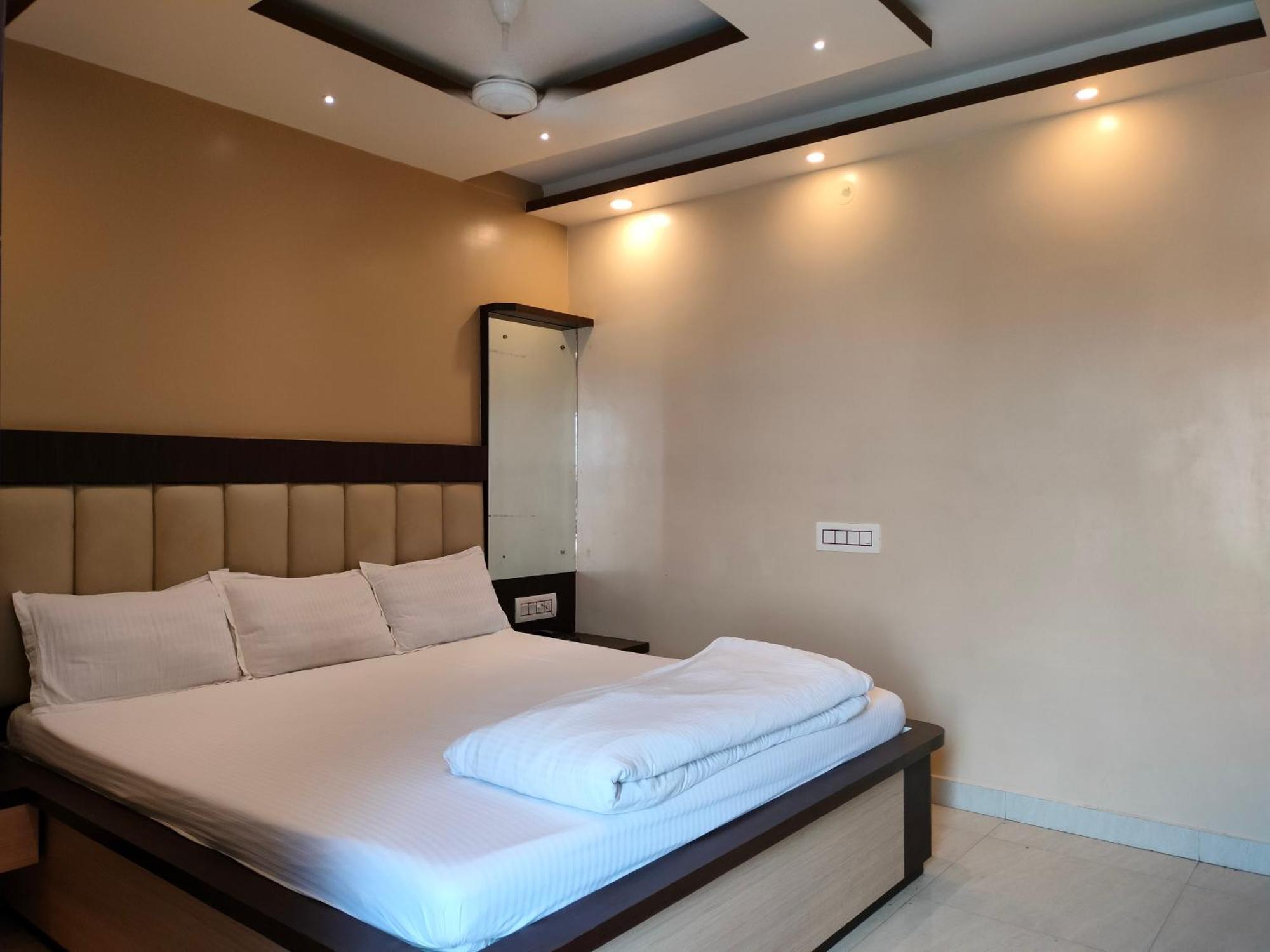 Hotel Binapani Deluxe 1 Tarapith Exteriör bild