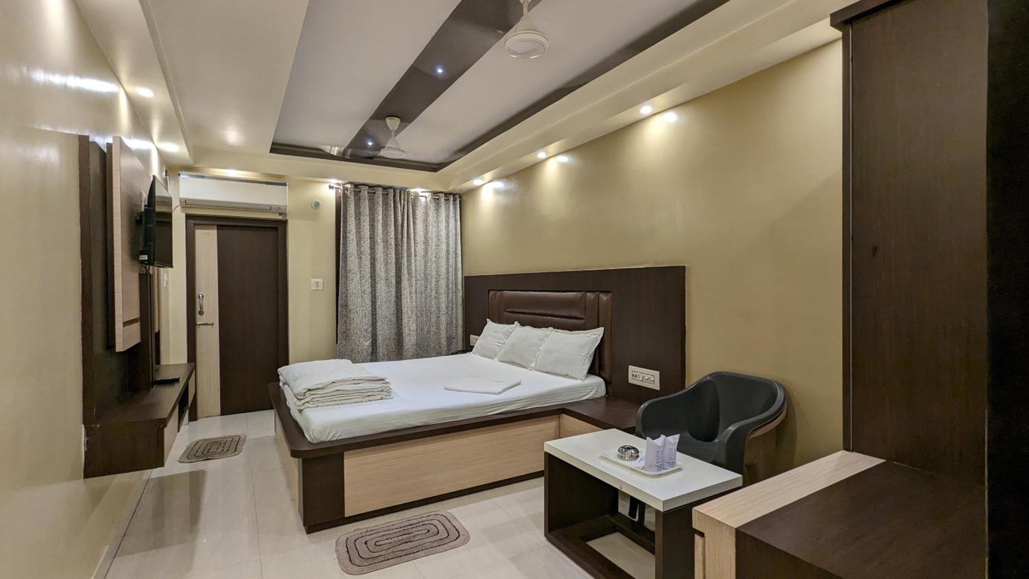 Hotel Binapani Deluxe 1 Tarapith Exteriör bild