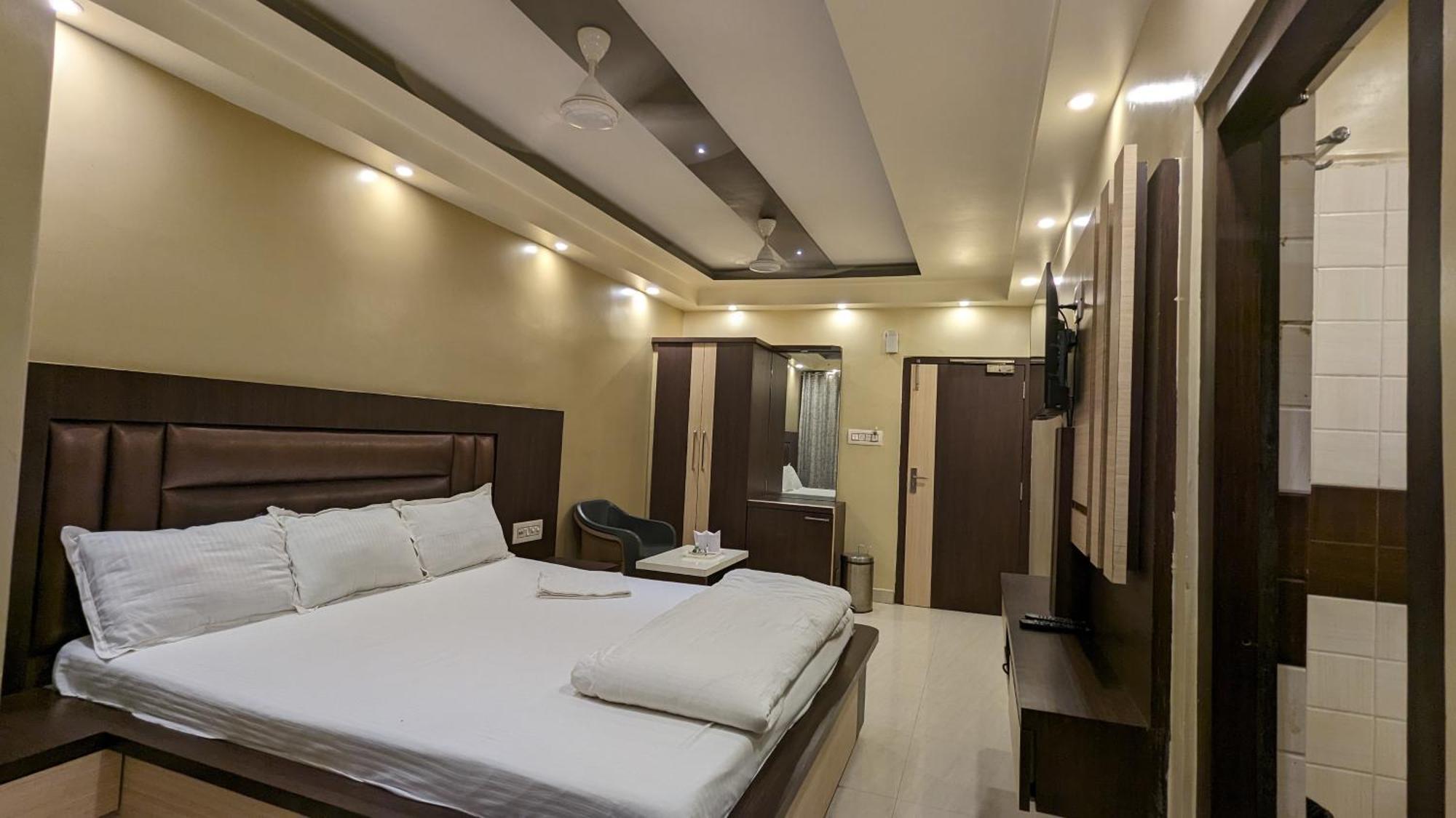 Hotel Binapani Deluxe 1 Tarapith Exteriör bild
