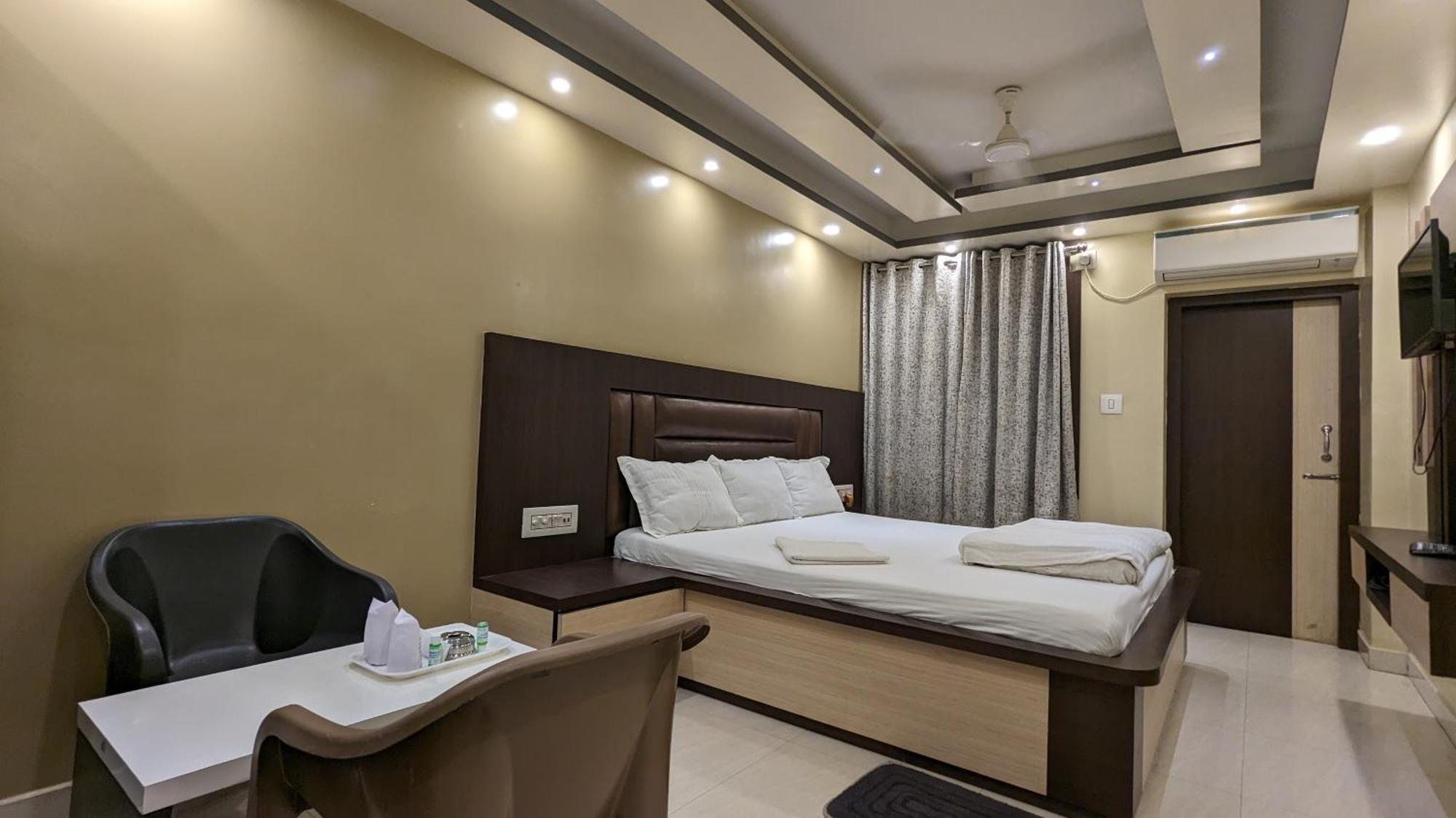 Hotel Binapani Deluxe 1 Tarapith Exteriör bild