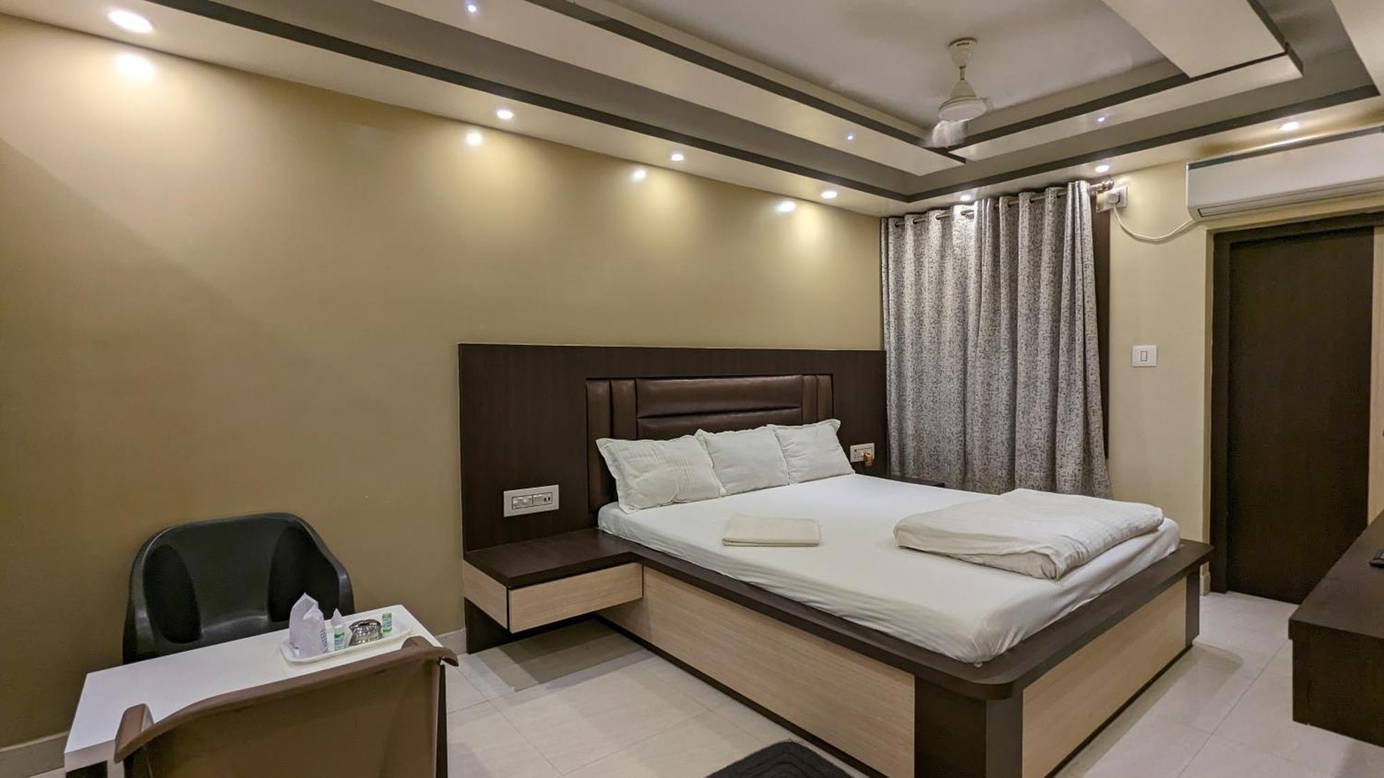 Hotel Binapani Deluxe 1 Tarapith Exteriör bild
